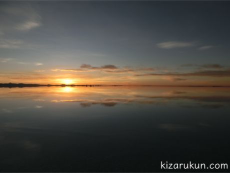 ウユニ塩湖の日の出